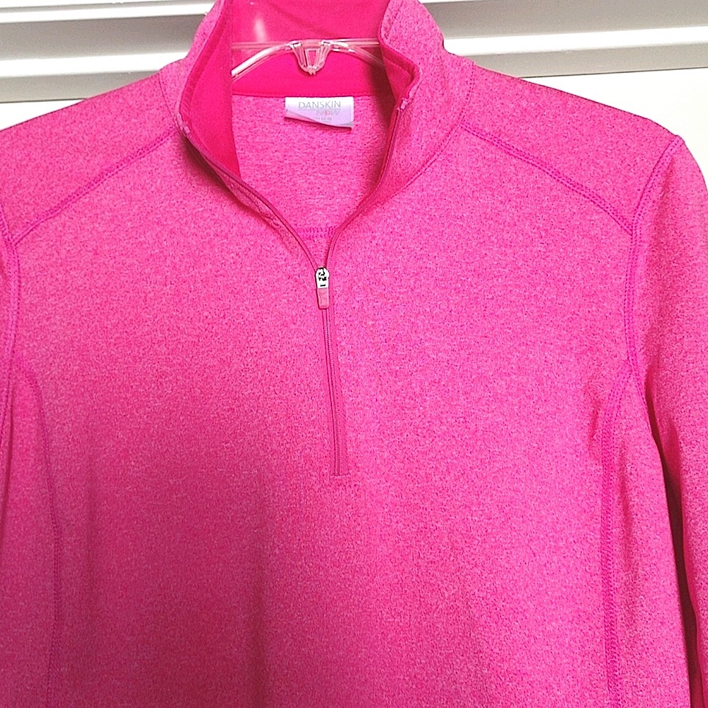 Athletic semi-fitted size small (4-6) long sleeve pink top by Danskin Now - Picture 2 of 9